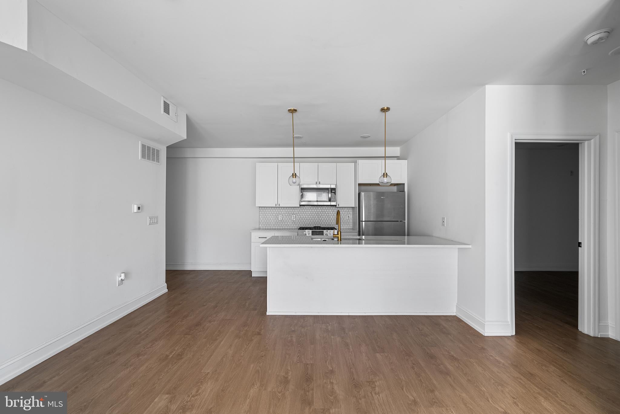 1614 RIDGE AVENUE 206