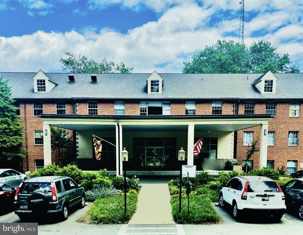 ★ 5301 Westbard Circle #137, Bethesda, MD 20816 ★ Offered at $440,000 The unit features 9-foot ceilings, adding a sense of openness and space. With 1,404 square feet, this spacious 2-bedroom, 1-bath condominium offers an open living and dining area that flows easily — perfect for morning coffee, hosting friends, or relaxing after work. - The updated kitchen with new appliances and in-unit washer/dryer makes daily living effortless, while generous closets throughout ensure everything has its place. Two oversized bedrooms provide the comfort and flexibility you need — whether for a peaceful retreat, home office, or guest space. - Two units from an accessible exit, you’ll enjoy quick access to ample parking for easy comings and goings. When it’s time to recharge, head to the community pool for a swim or take advantage of the fitness center, all part of a sought-after Bethesda lifestyle. - More than a condo, this is a home designed for convenience, comfort, and the chance to make it truly your own.