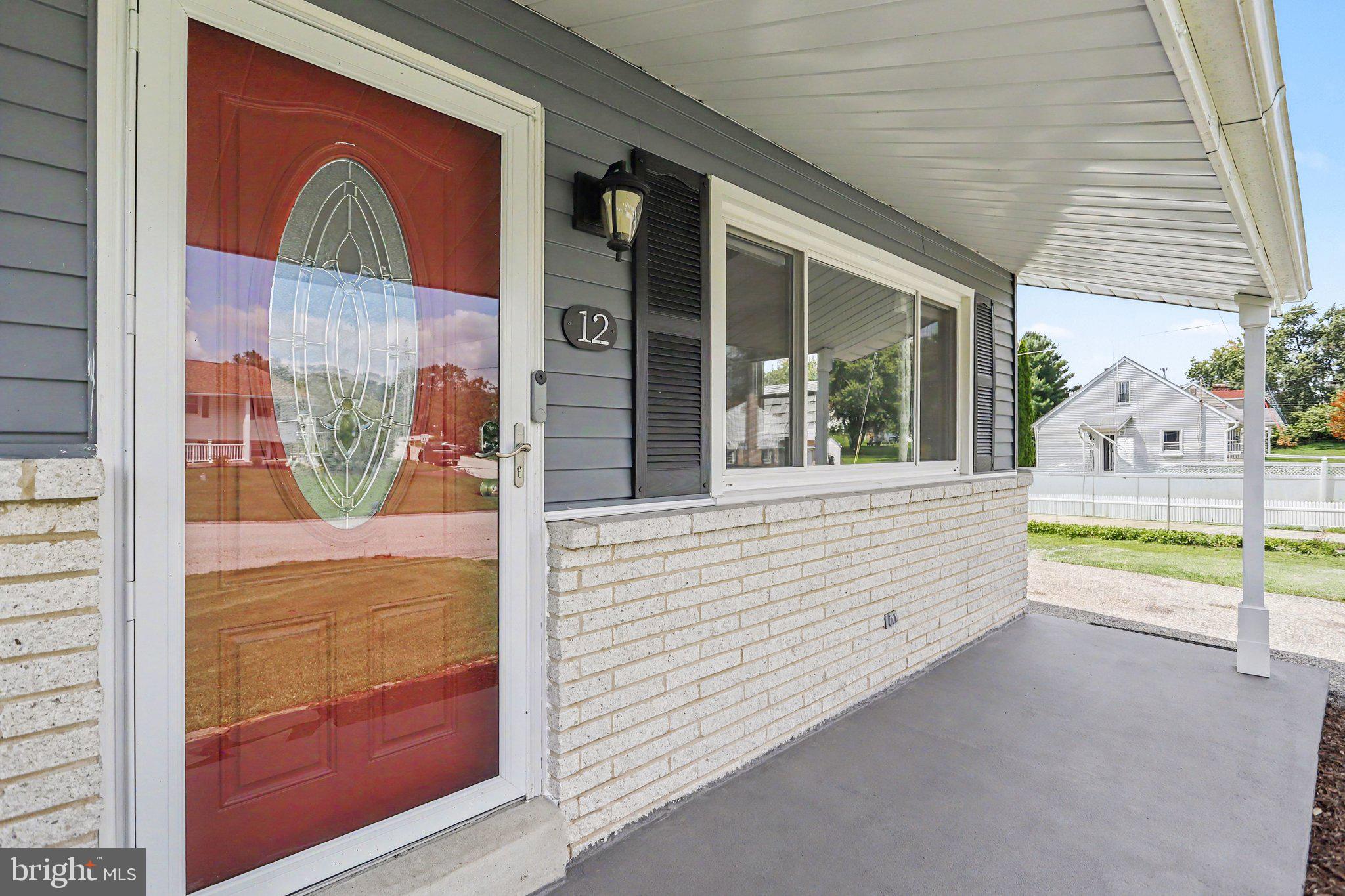 12 ESSEX CIRCLE DR