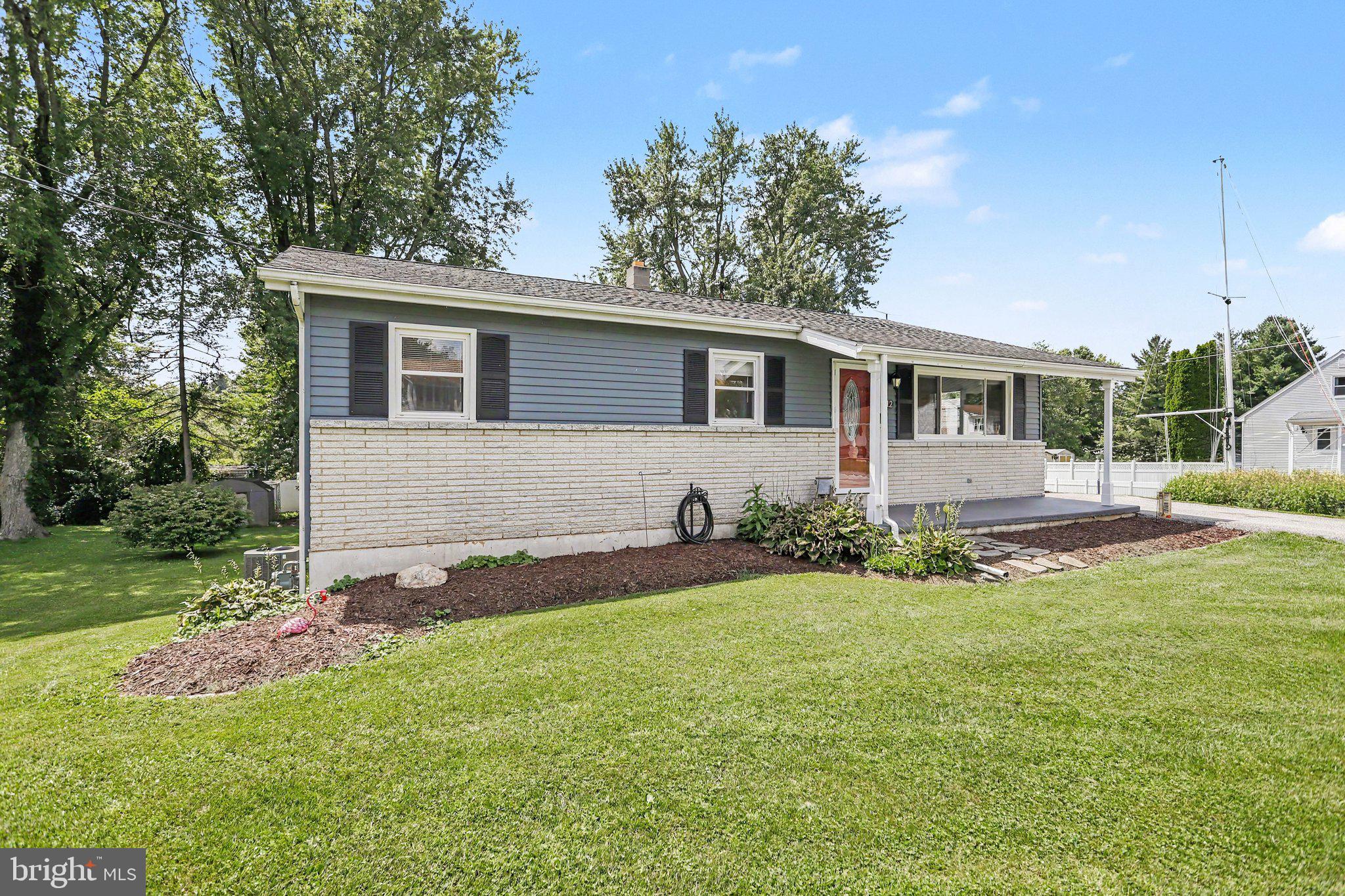 12 ESSEX CIRCLE DR