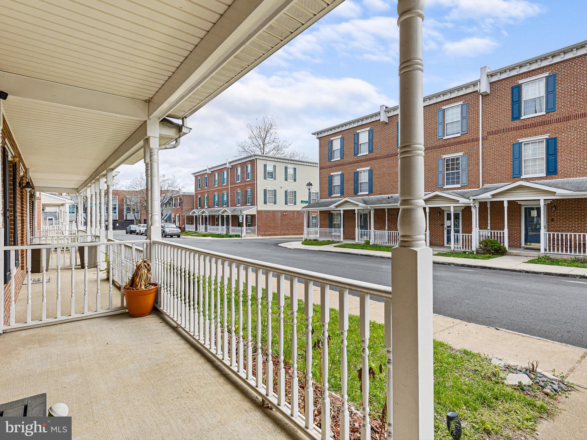 12 W MCCAULLEY COURT