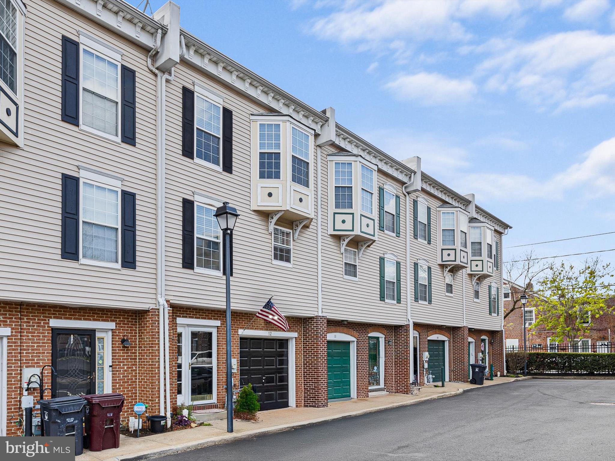 12 W MCCAULLEY COURT
