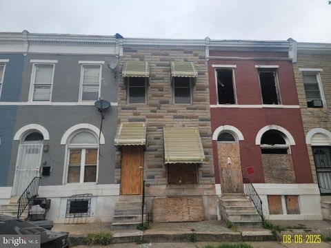 Townhouse For Sale - 1818 Clifton Avenue<br/> BALTIMORE, MD 21217