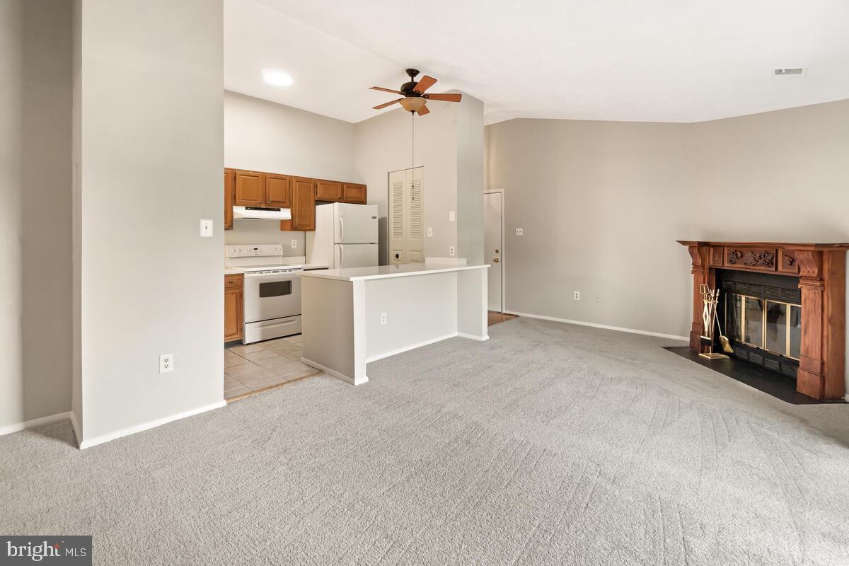 KNOLLS AT NORTH LAKE CONDOMINIUM - Residential