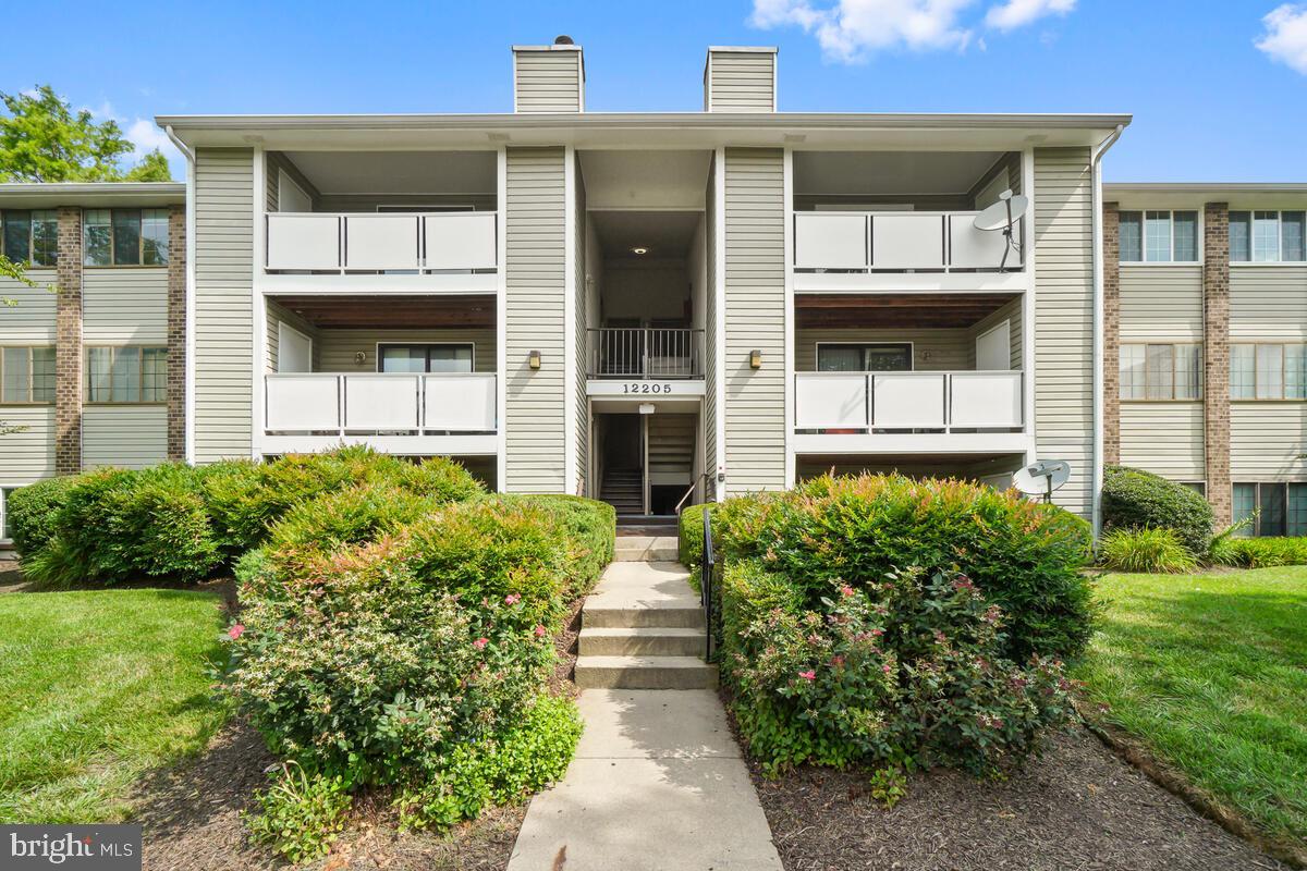 KNOLLS AT NORTH LAKE CONDOMINIUM - Residential