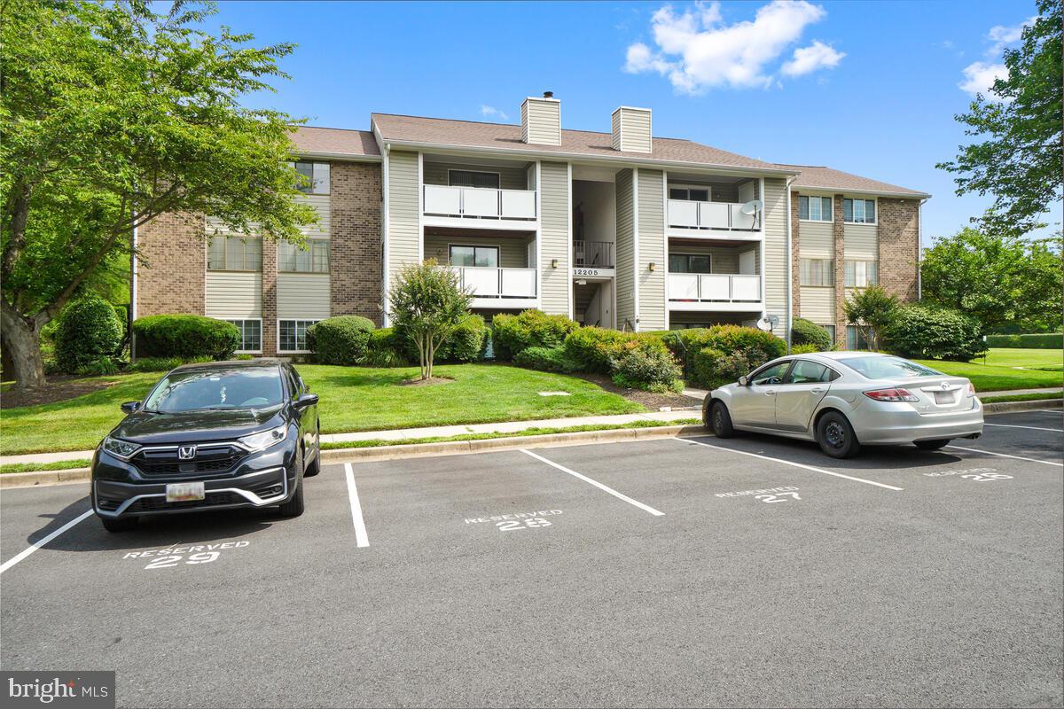 KNOLLS AT NORTH LAKE CONDOMINIUM - Residential