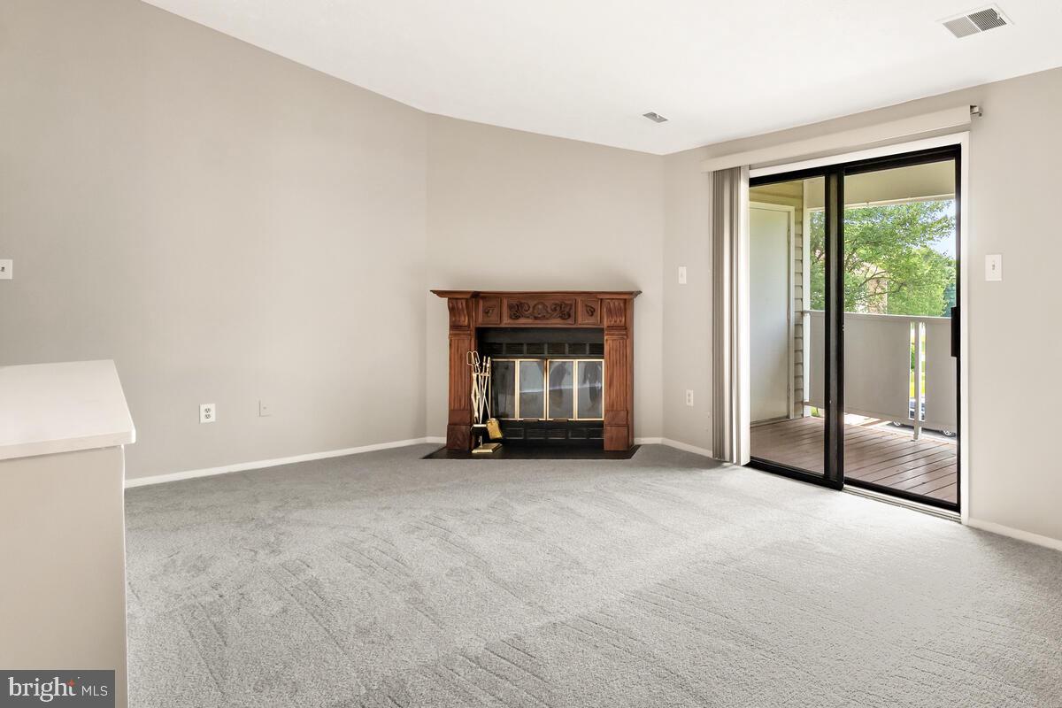 KNOLLS AT NORTH LAKE CONDOMINIUM - Residential