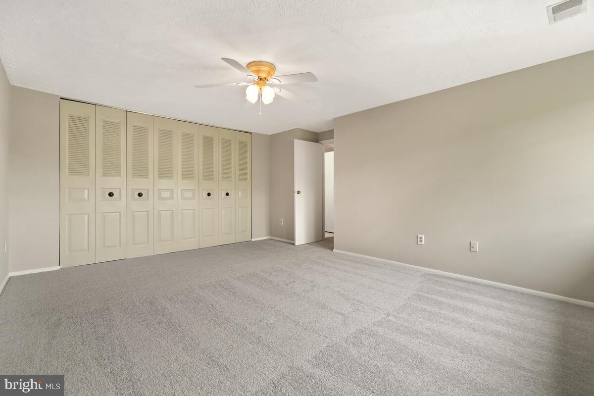 KNOLLS AT NORTH LAKE CONDOMINIUM - Residential