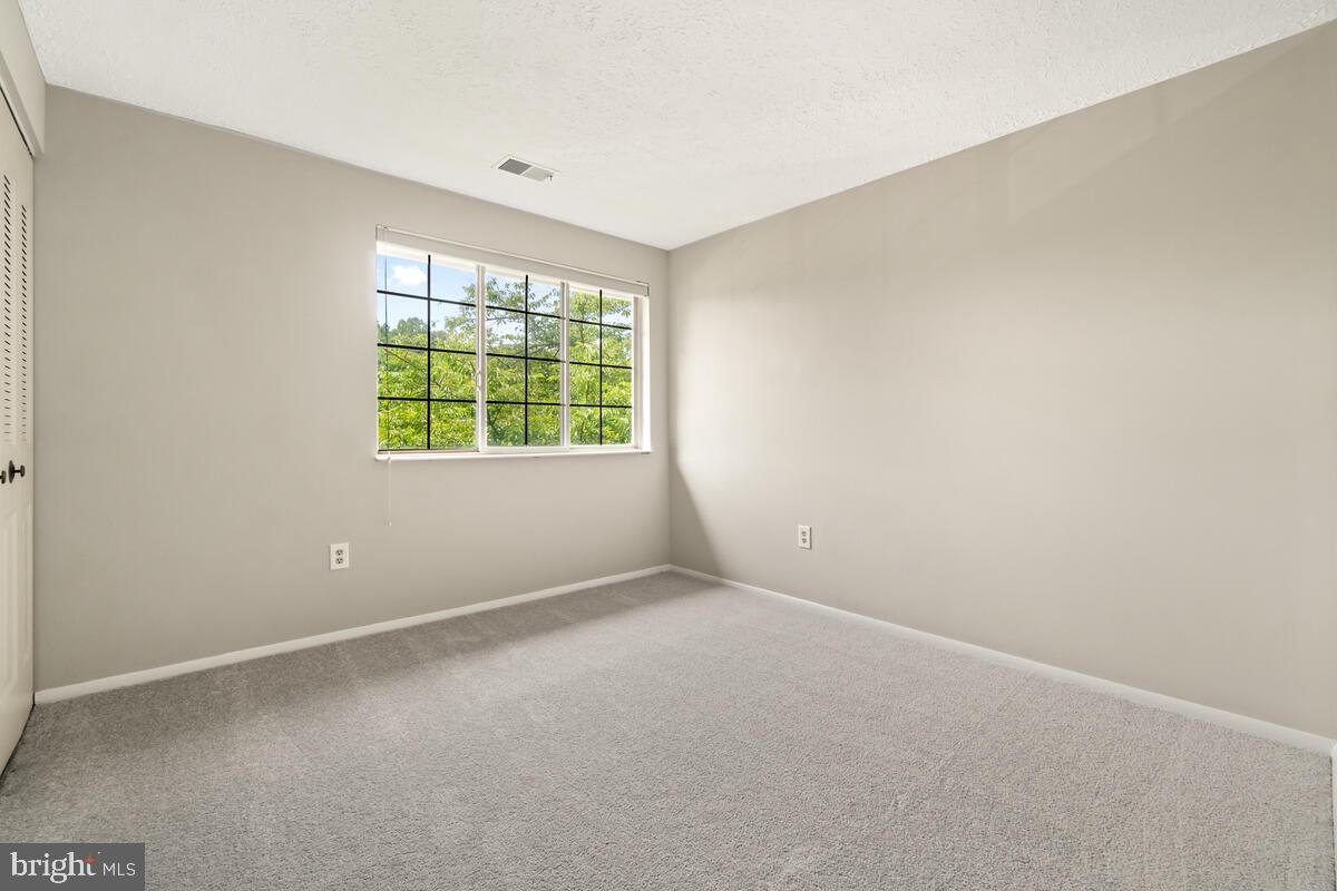 KNOLLS AT NORTH LAKE CONDOMINIUM - Residential