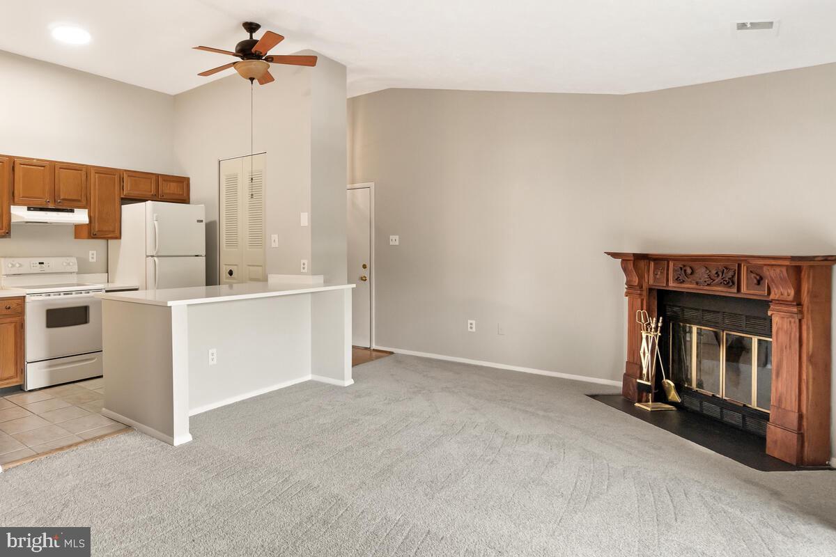 KNOLLS AT NORTH LAKE CONDOMINIUM - Residential