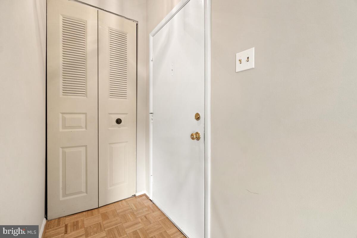 KNOLLS AT NORTH LAKE CONDOMINIUM - Residential