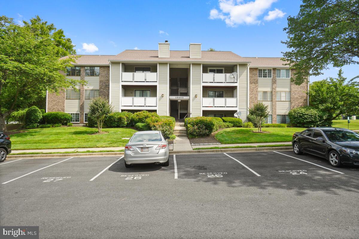 KNOLLS AT NORTH LAKE CONDOMINIUM - Residential