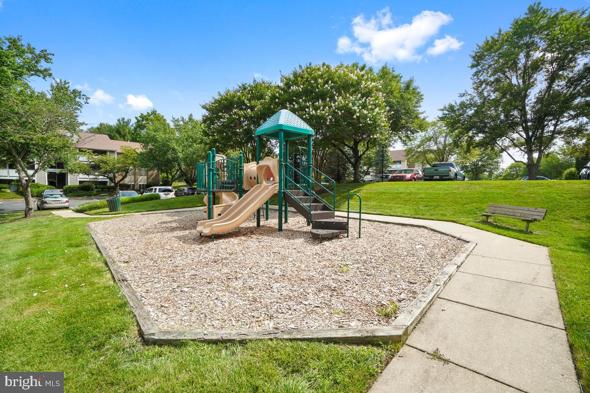 KNOLLS AT NORTH LAKE CONDOMINIUM - Residential