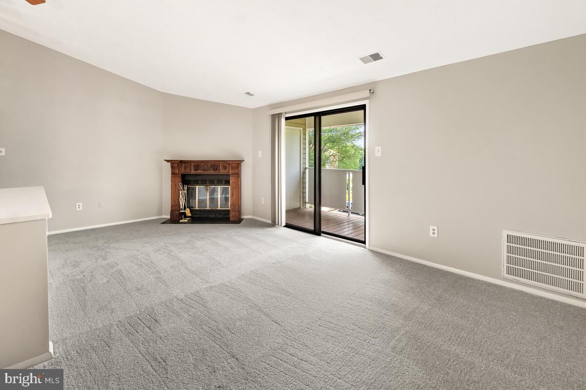 KNOLLS AT NORTH LAKE CONDOMINIUM - Residential