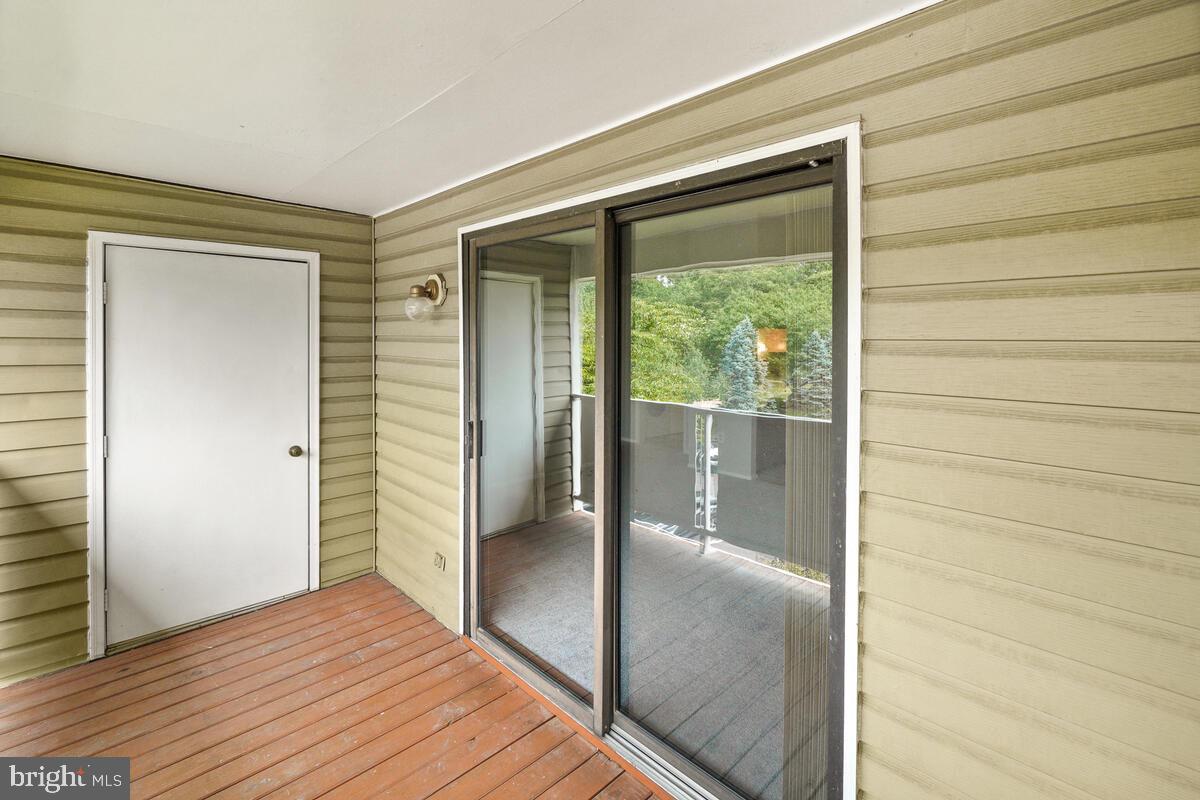 KNOLLS AT NORTH LAKE CONDOMINIUM - Residential