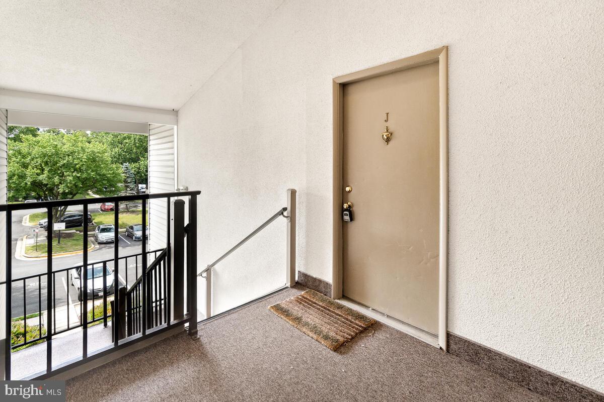 KNOLLS AT NORTH LAKE CONDOMINIUM - Residential