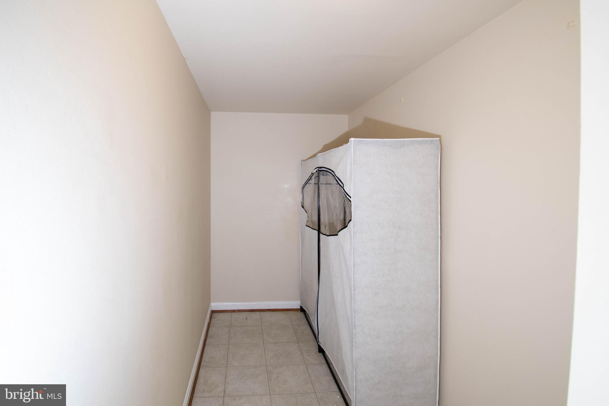 CANTERBURY SQUARE - Residential Lease