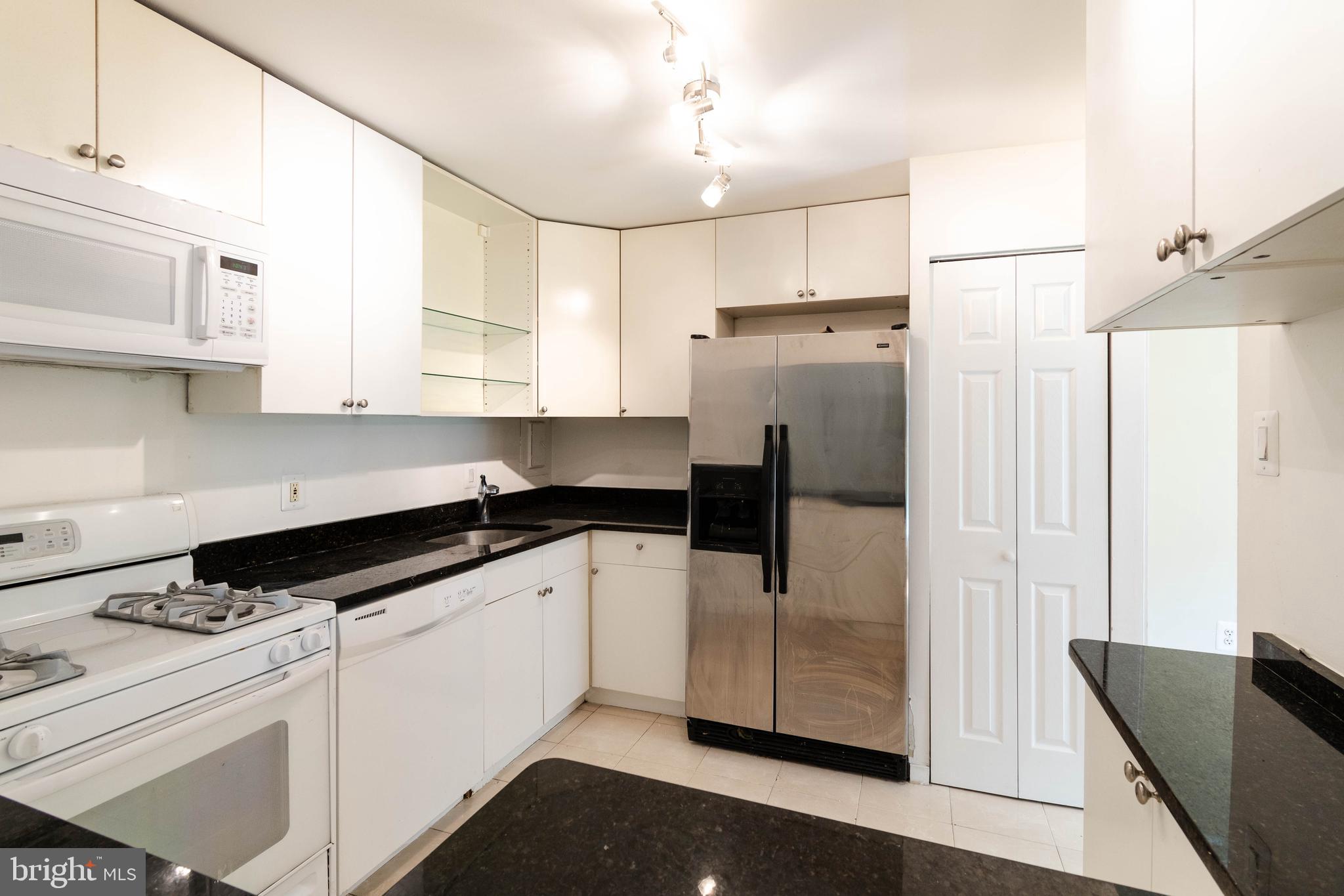 CANTERBURY SQUARE - Residential Lease