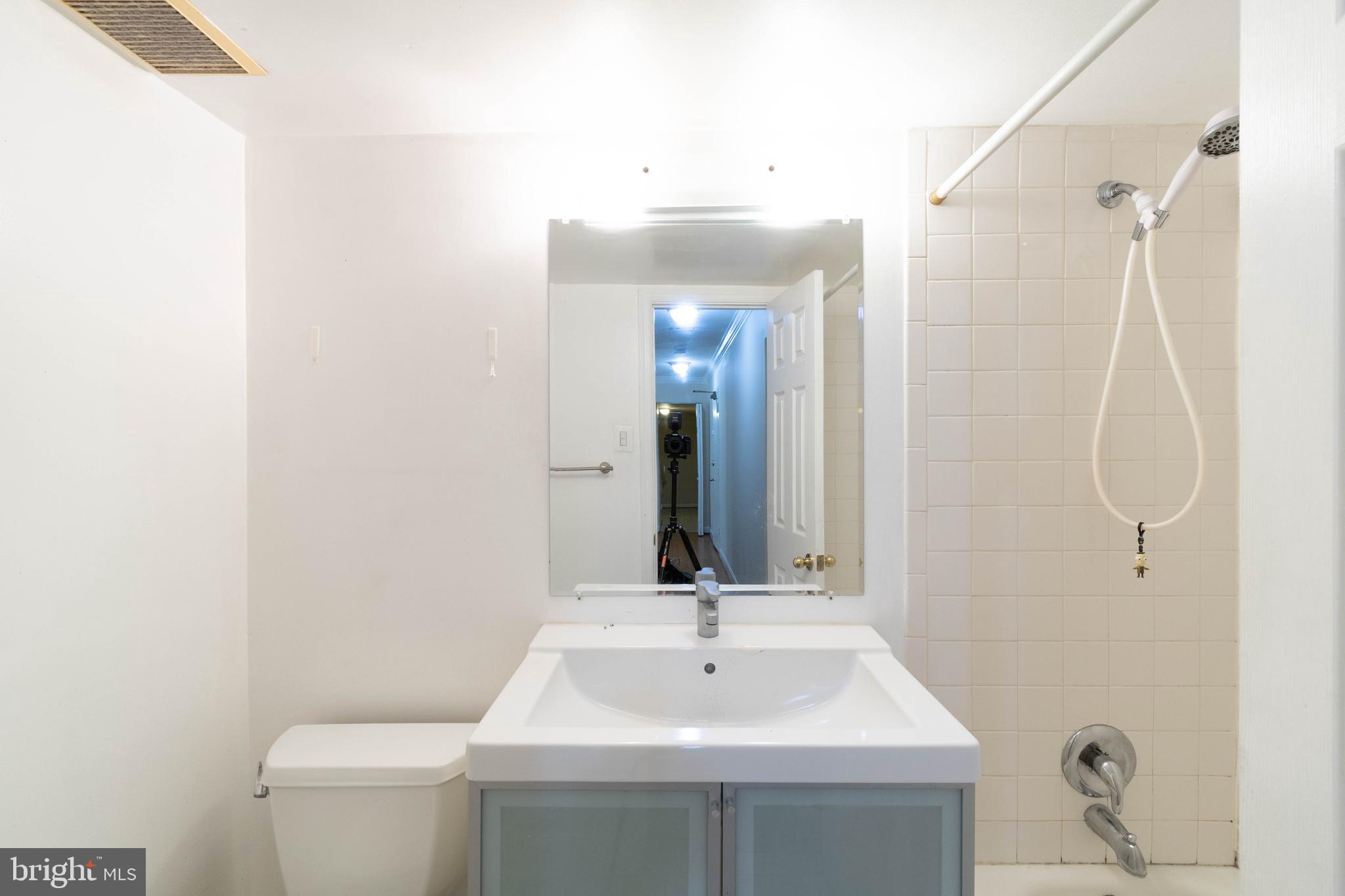 CANTERBURY SQUARE - Residential Lease