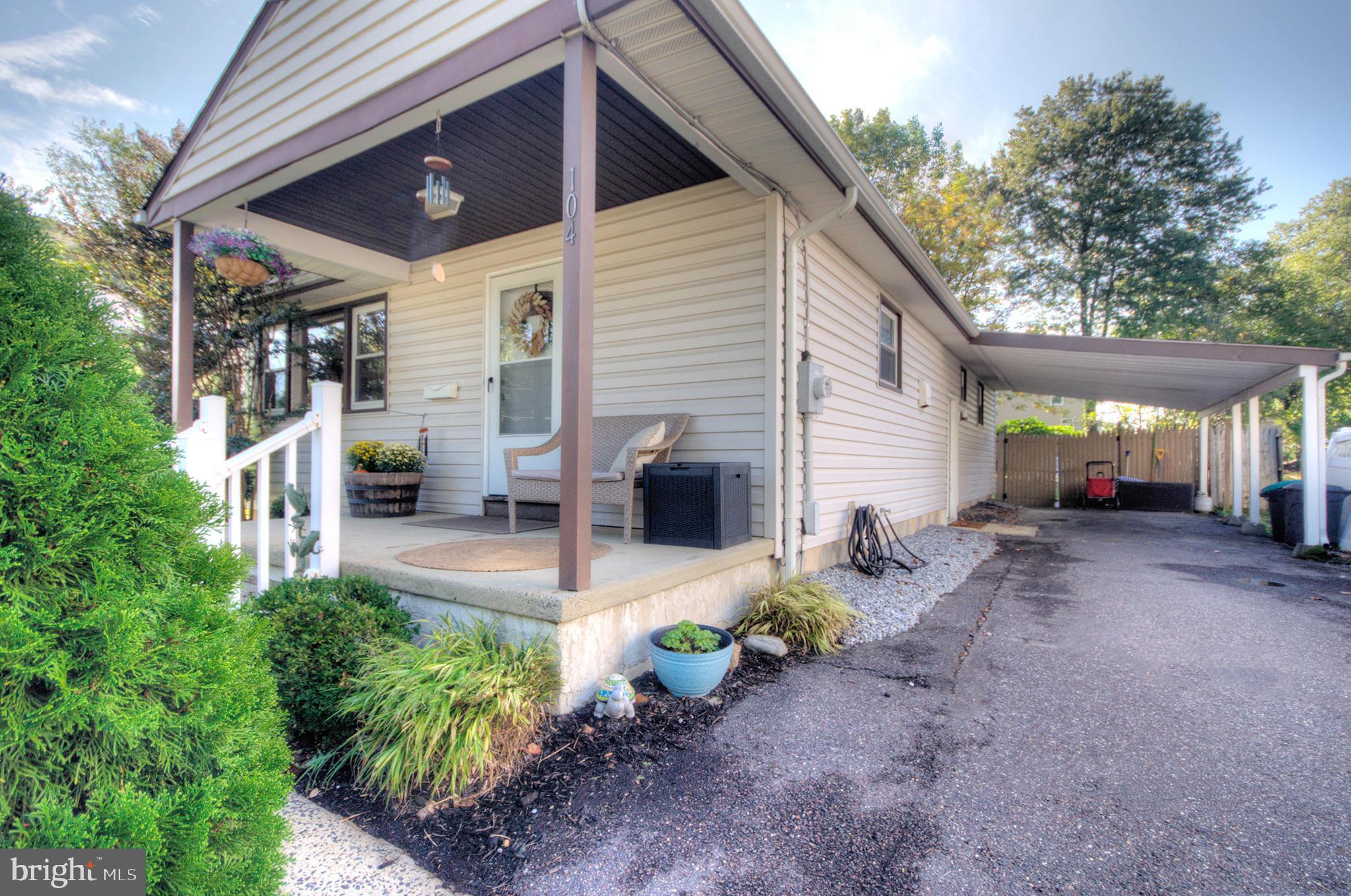 104 W ADAMS AVENUE