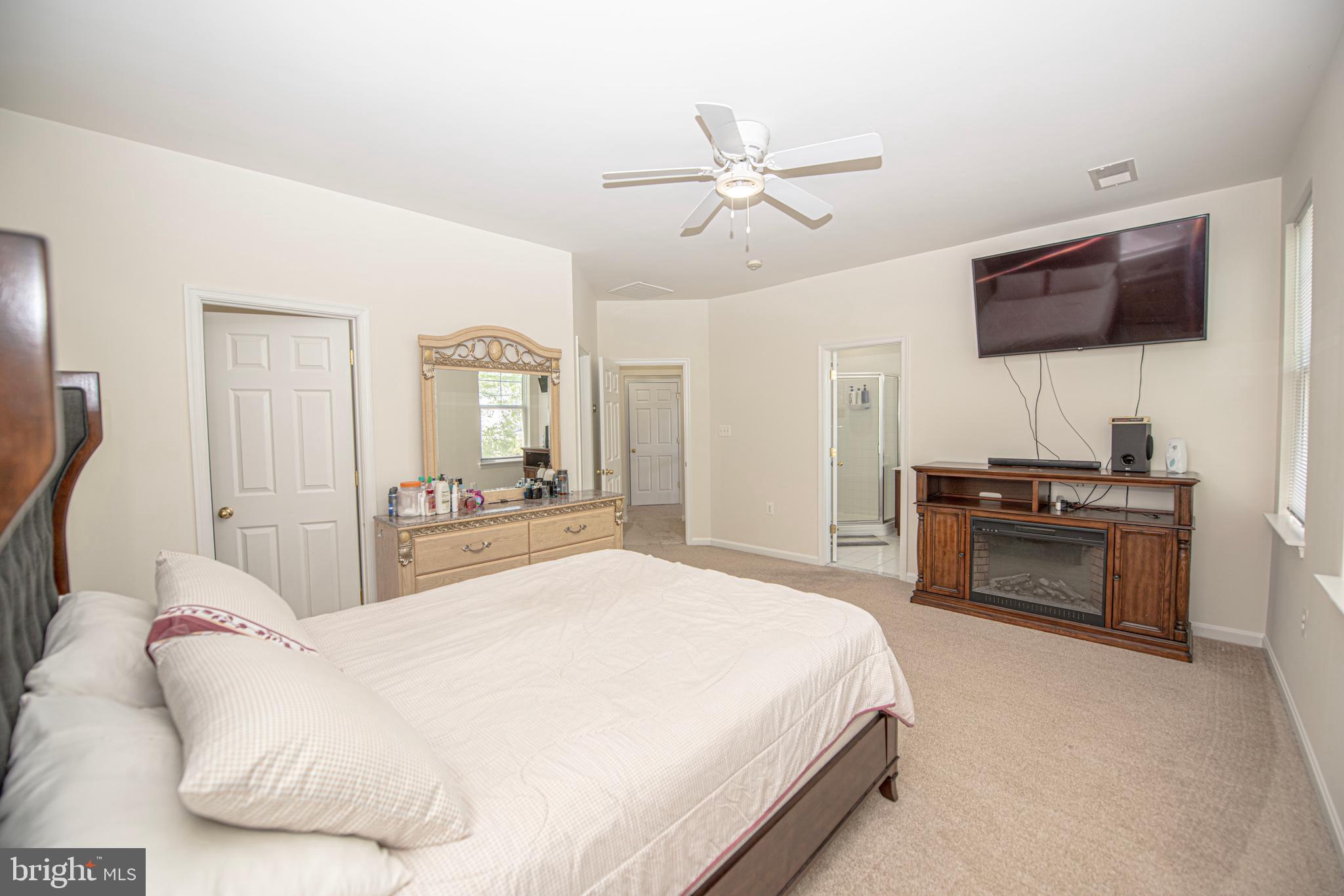 LAKE POINT ROUND HILL - Residential Lease