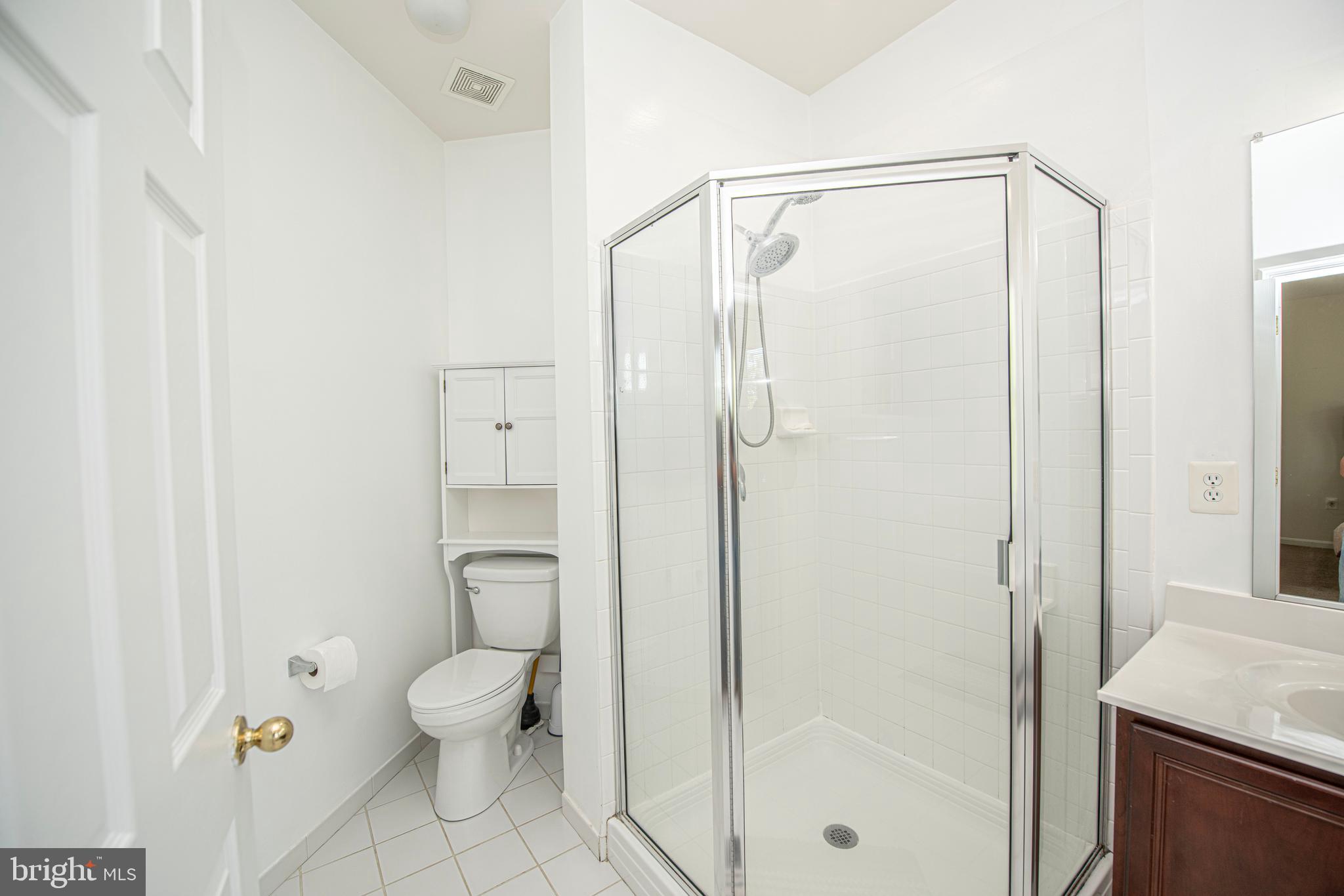 LAKE POINT ROUND HILL - Residential Lease