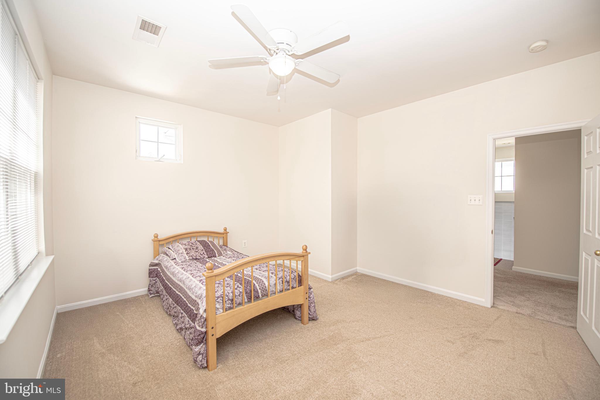 LAKE POINT ROUND HILL - Residential Lease