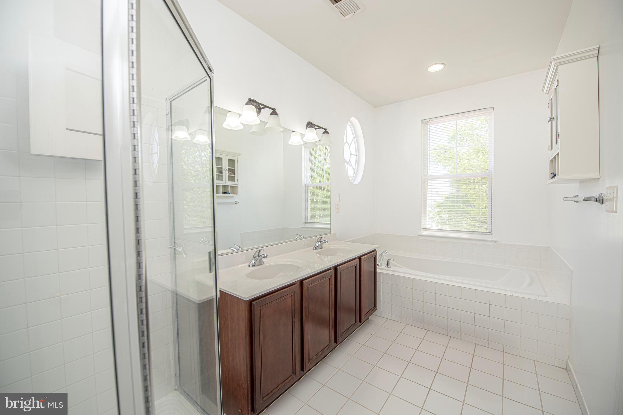 LAKE POINT ROUND HILL - Residential Lease