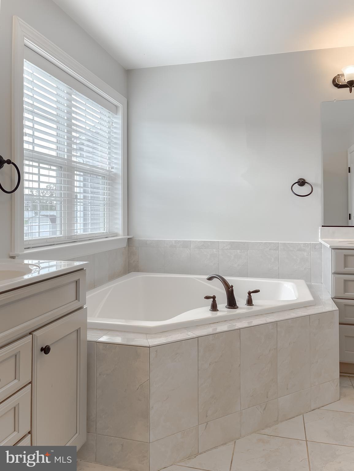 TWIN PONDS - Residential