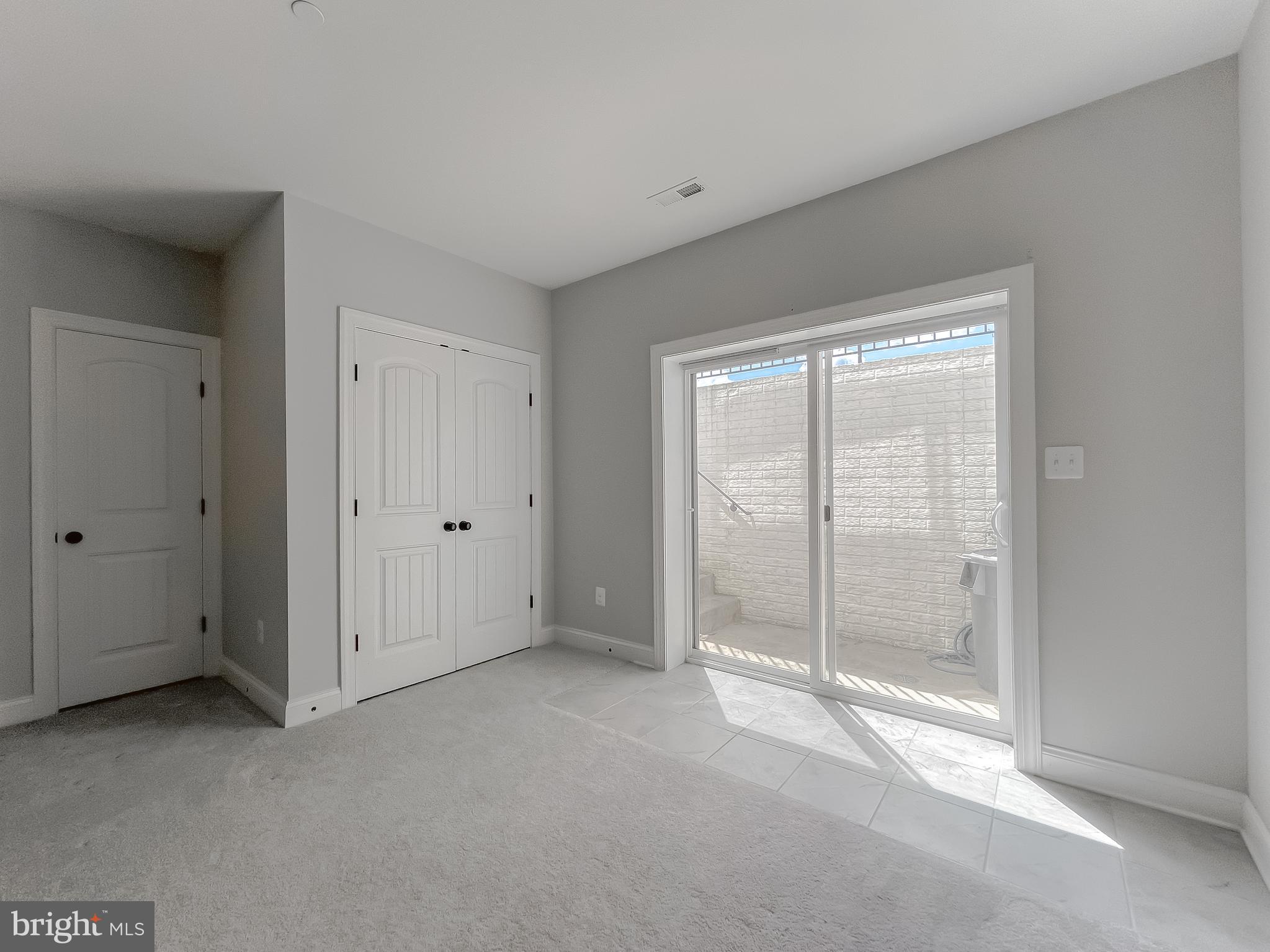 TWIN PONDS - Residential