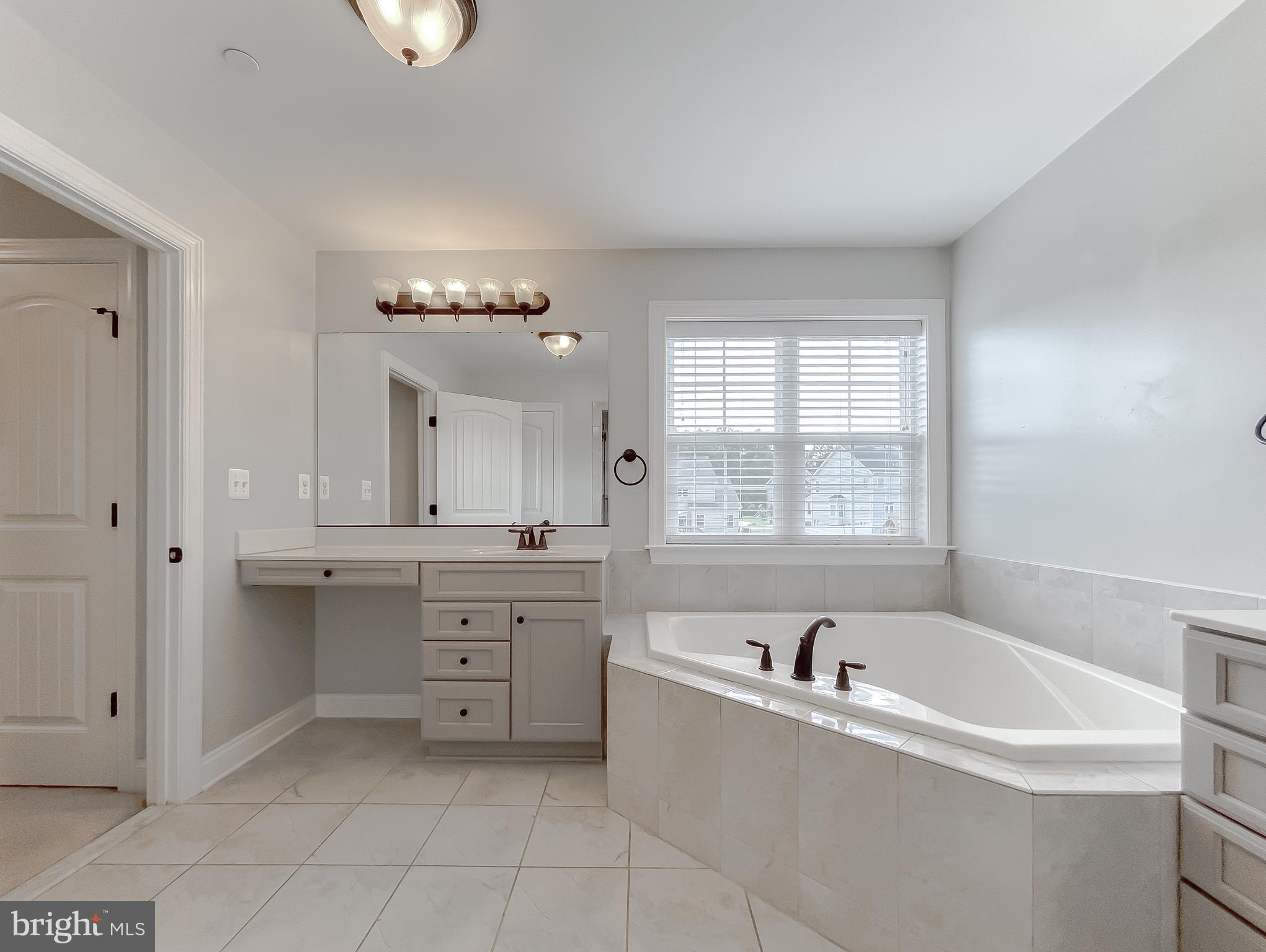 TWIN PONDS - Residential