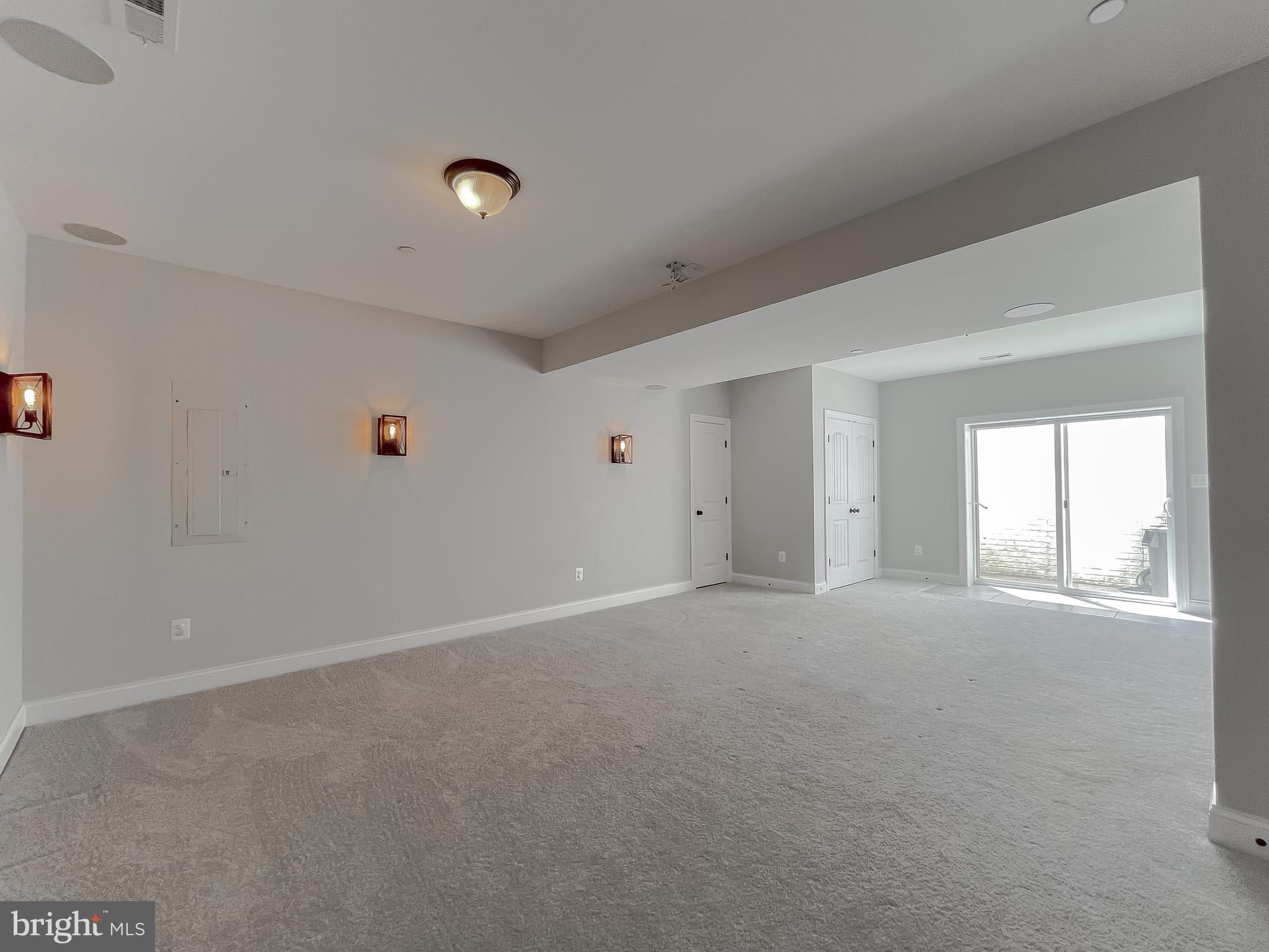 TWIN PONDS - Residential