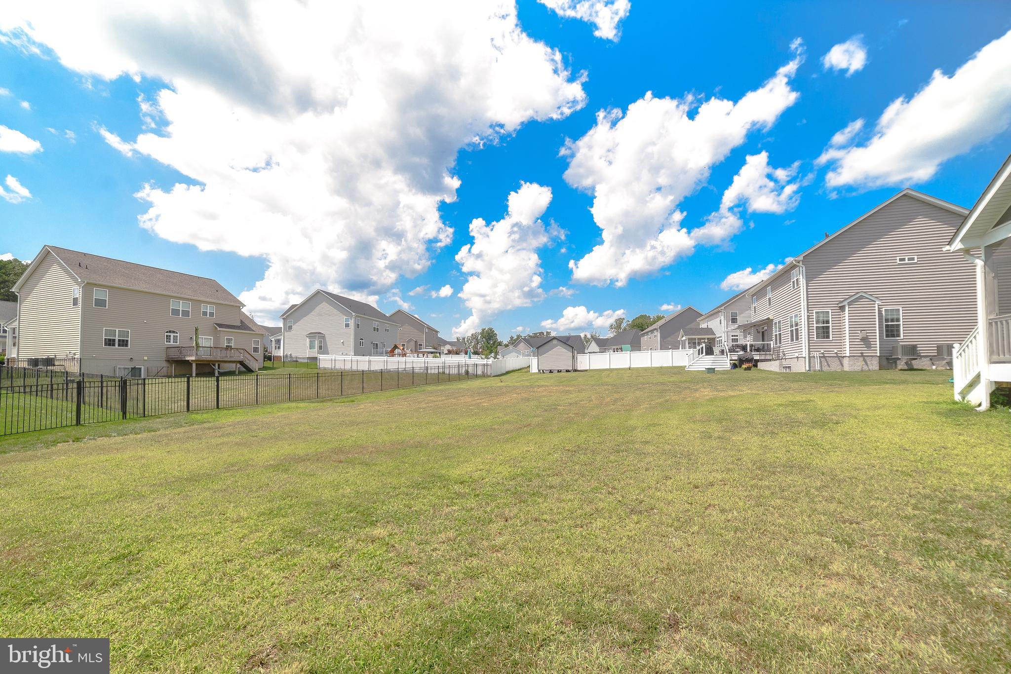TWIN PONDS - Residential