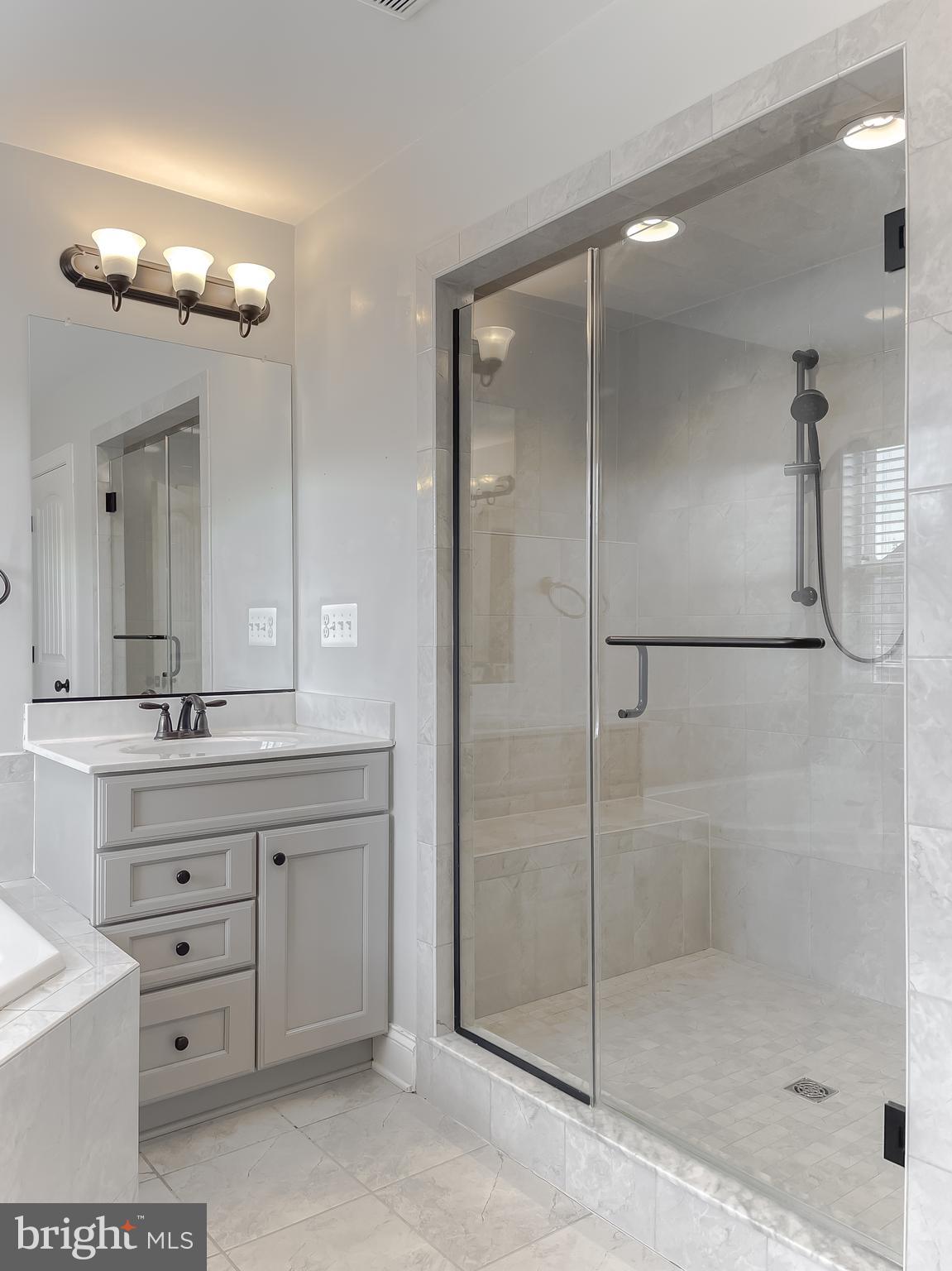 TWIN PONDS - Residential