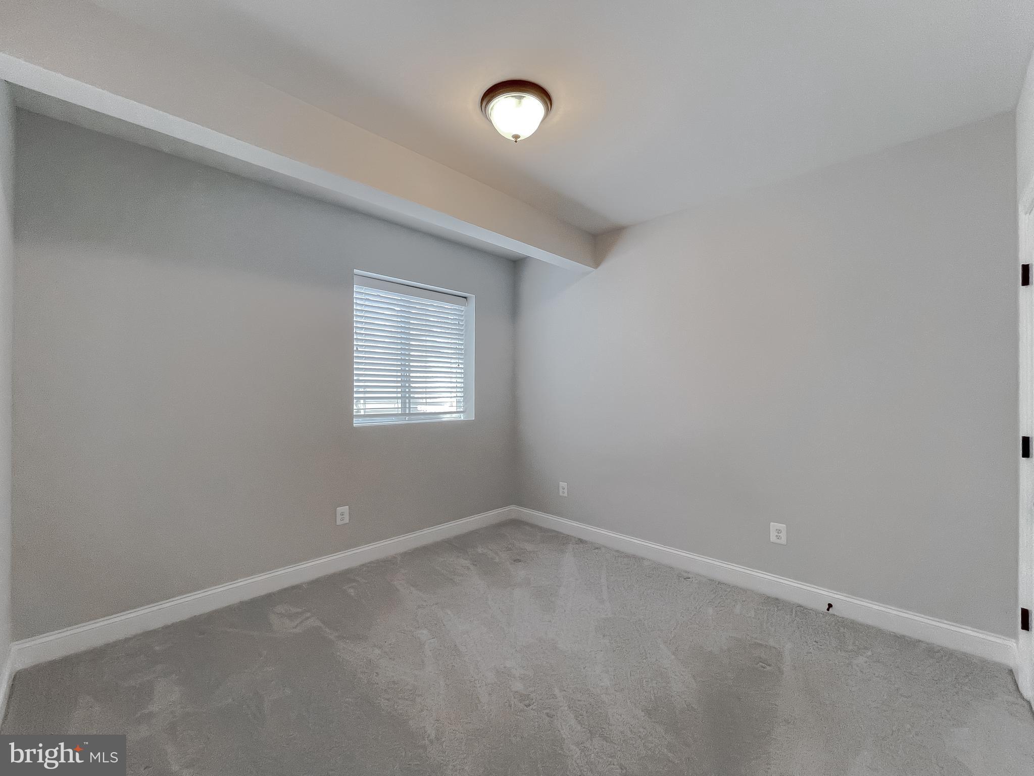 TWIN PONDS - Residential