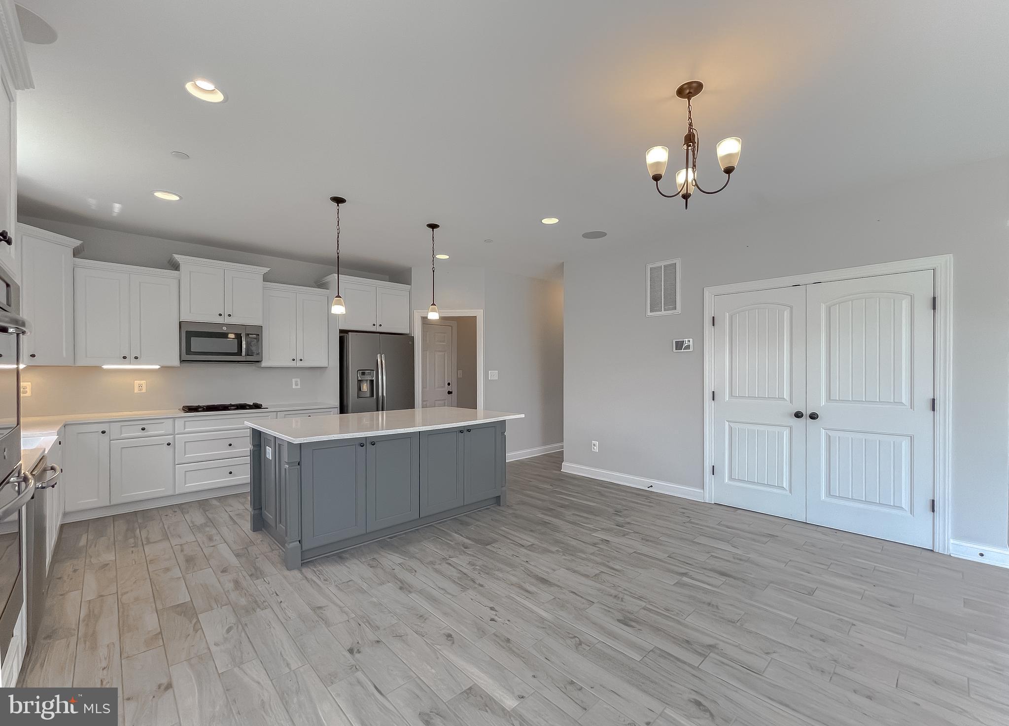 TWIN PONDS - Residential