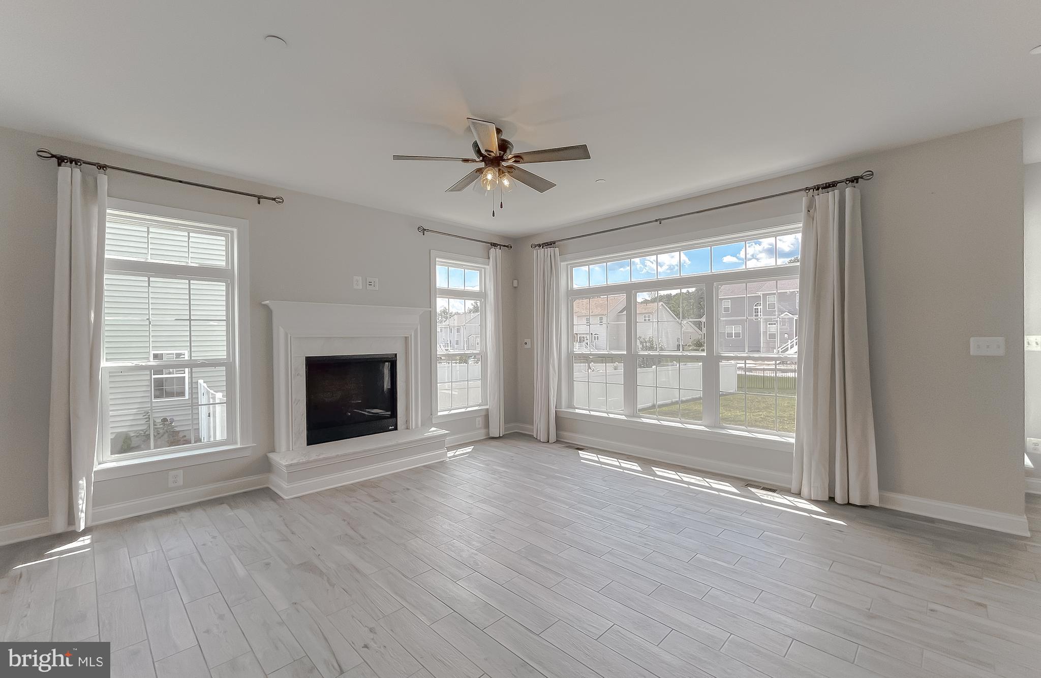 TWIN PONDS - Residential