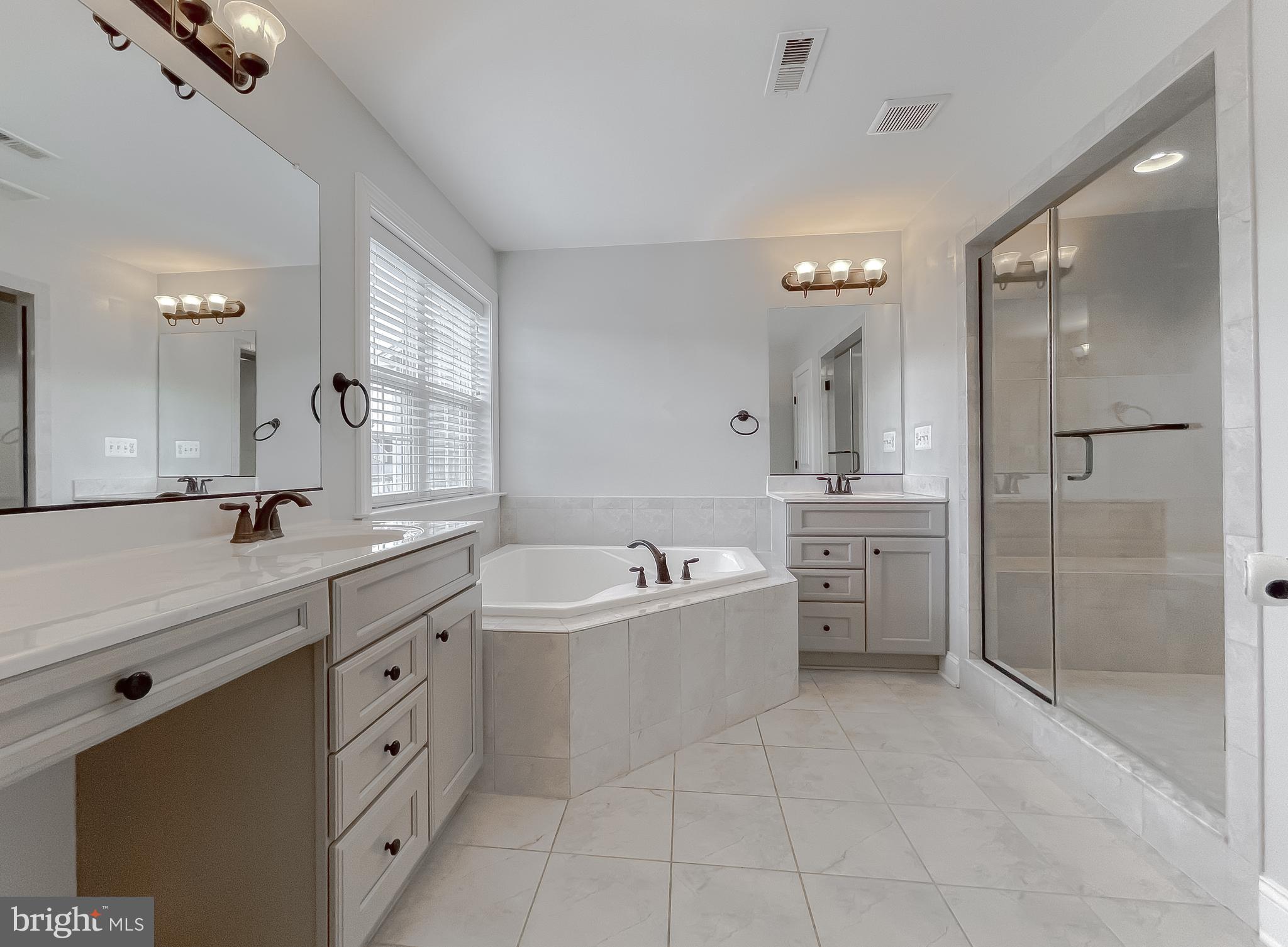 TWIN PONDS - Residential