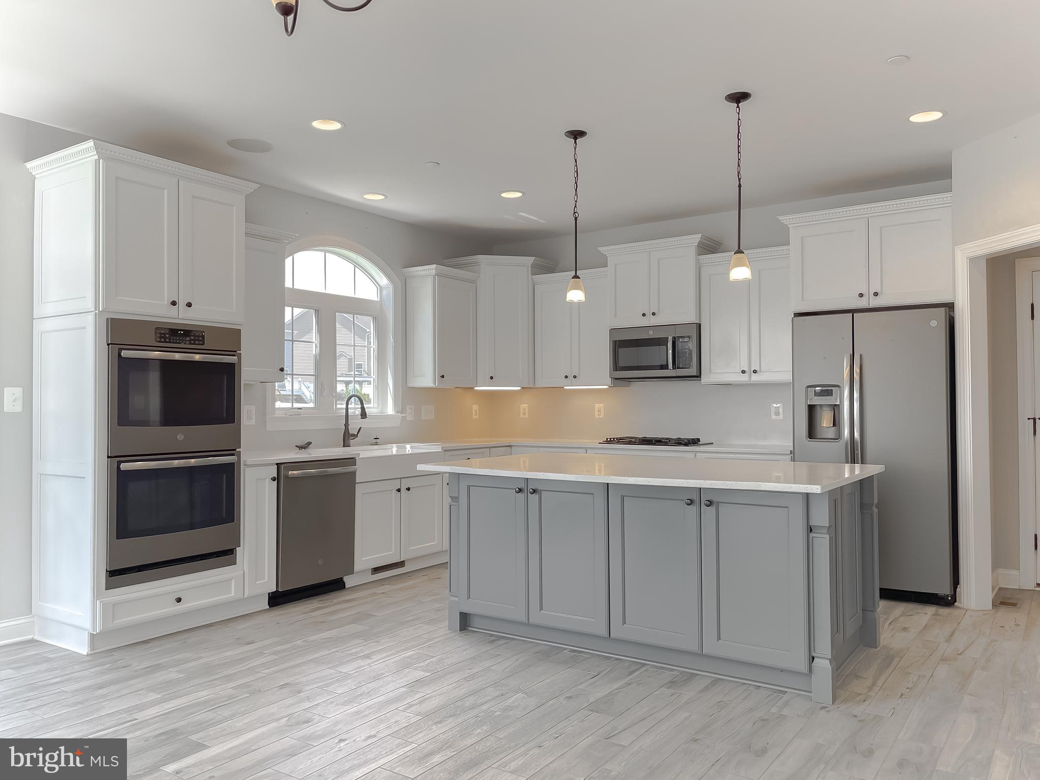 TWIN PONDS - Residential