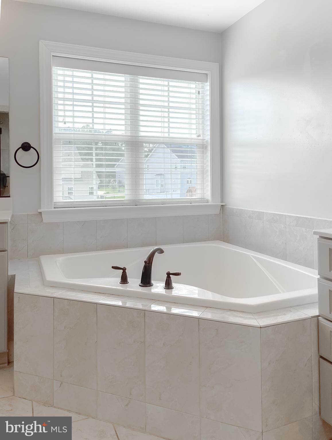 TWIN PONDS - Residential