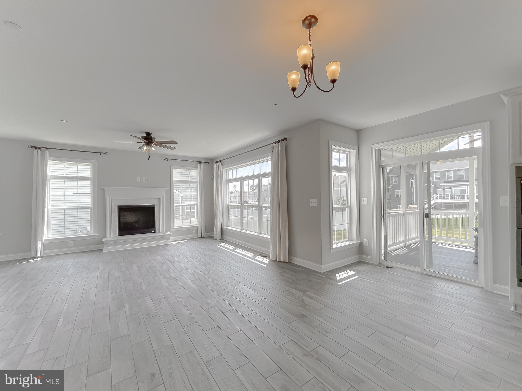 TWIN PONDS - Residential