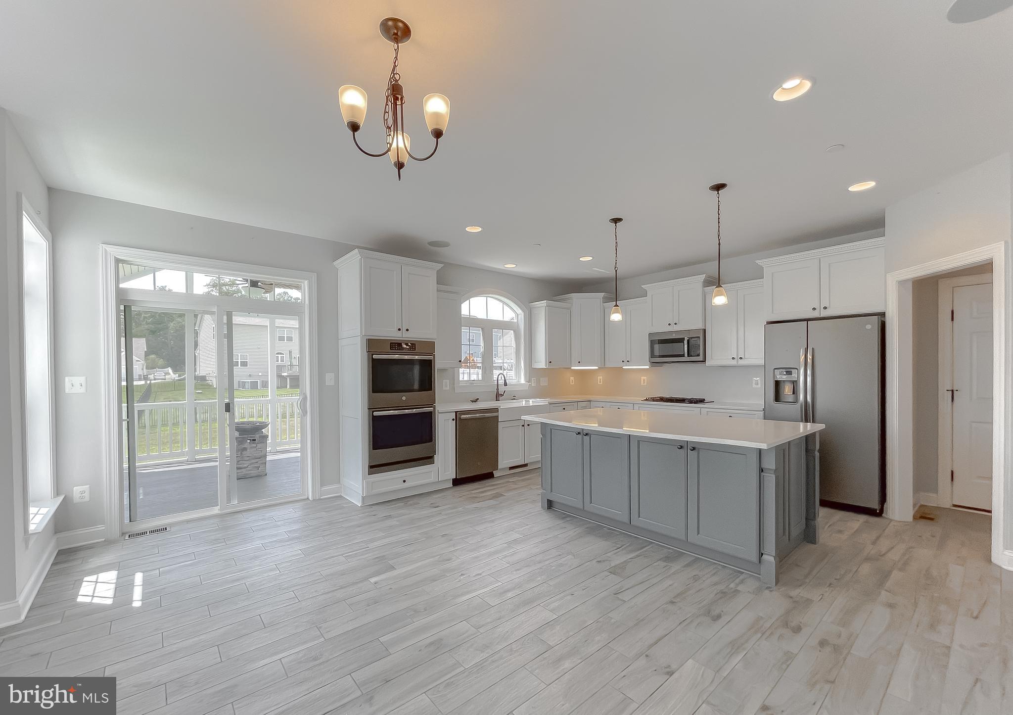 TWIN PONDS - Residential