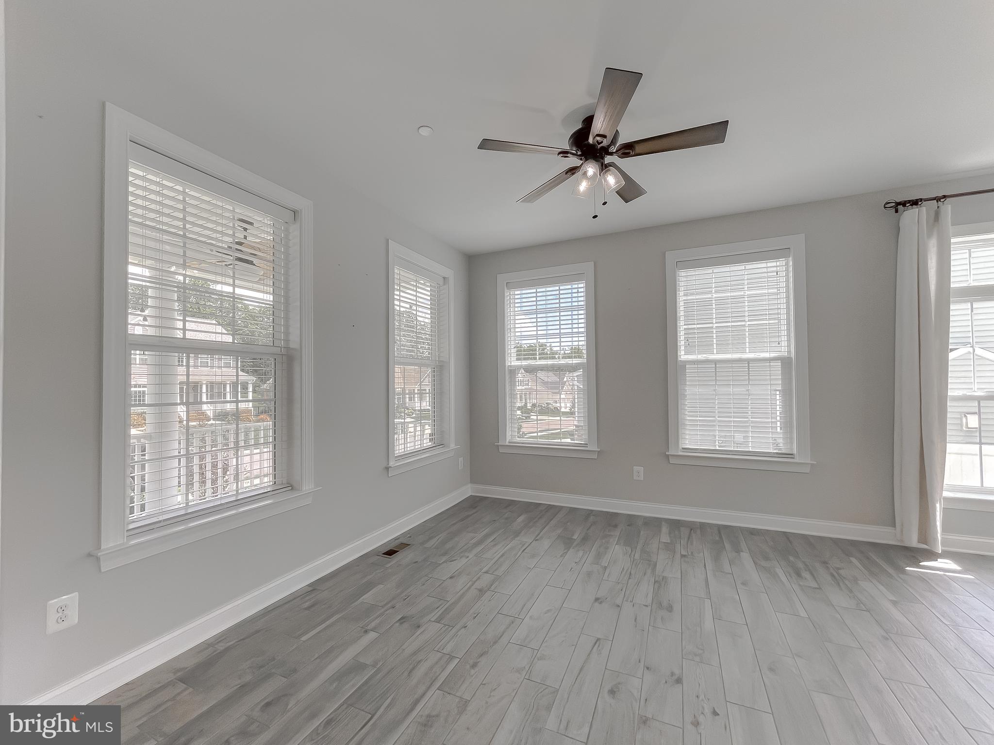 TWIN PONDS - Residential