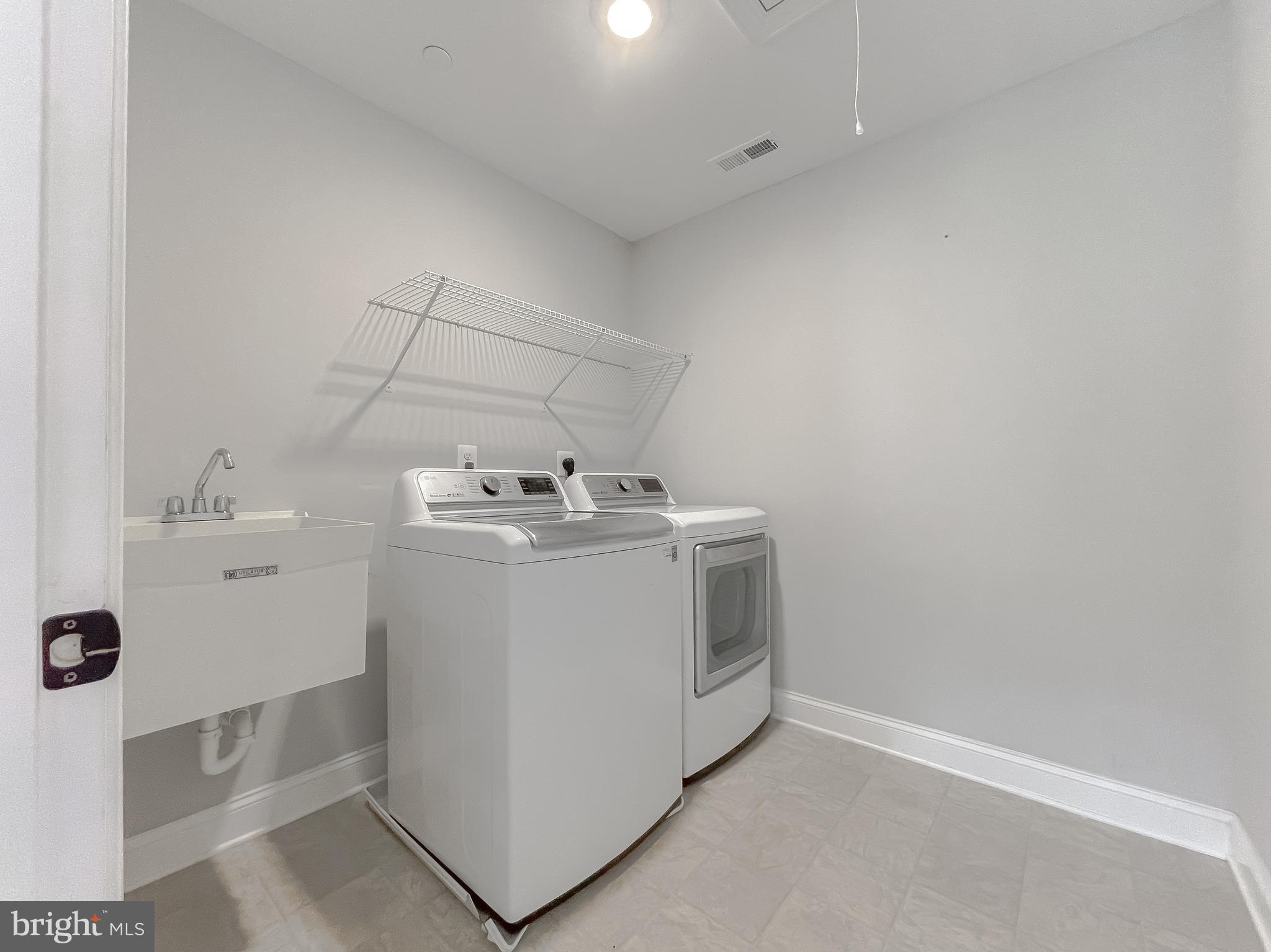 TWIN PONDS - Residential