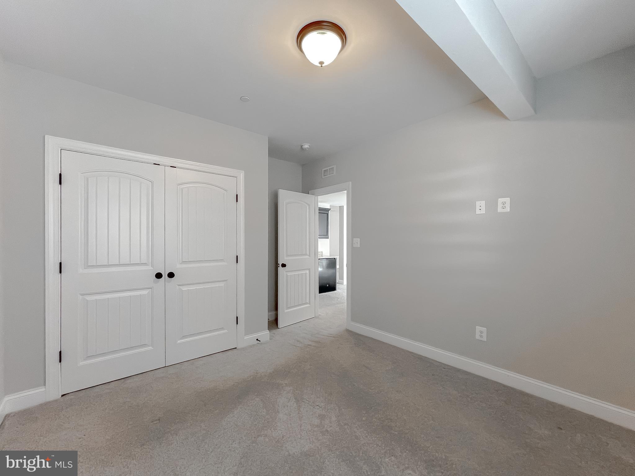 TWIN PONDS - Residential