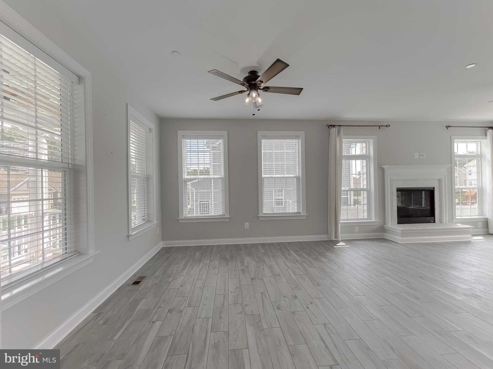 TWIN PONDS - Residential