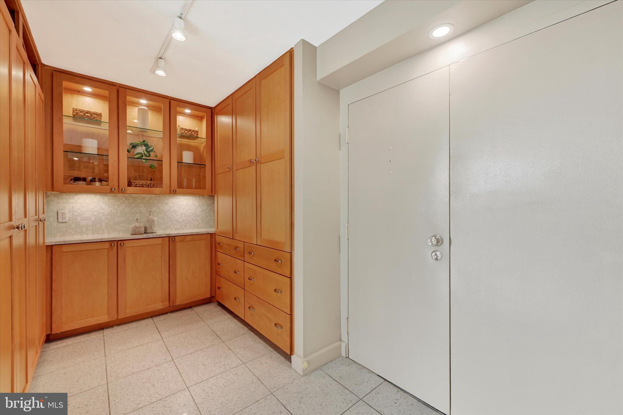 4100 N CHARLES STREET 609