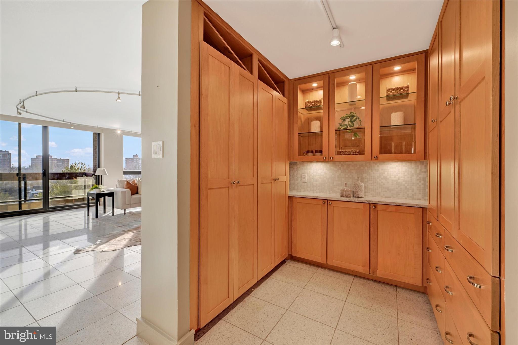 4100 N CHARLES STREET 609