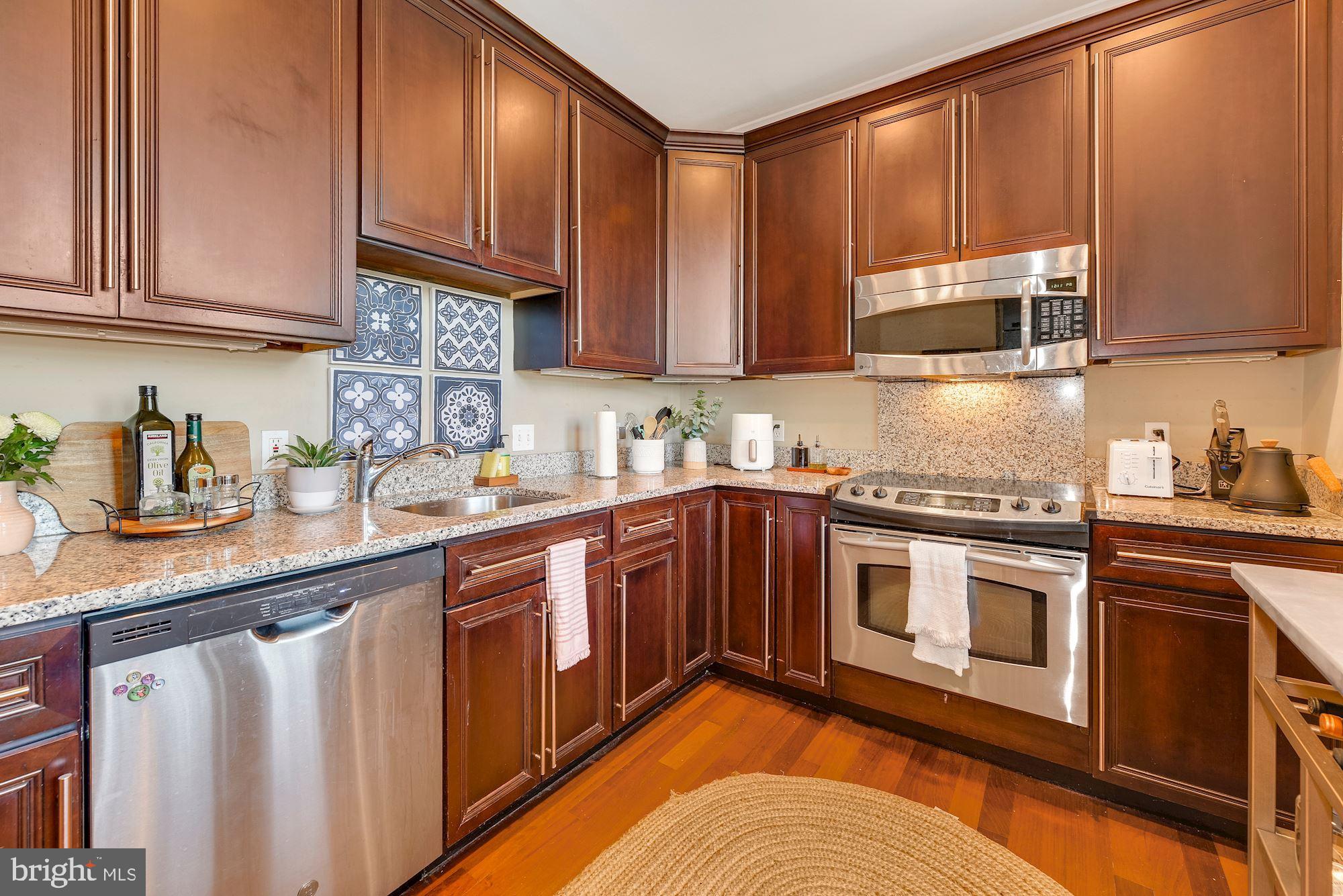 LOGAN CIRCLE - Residential