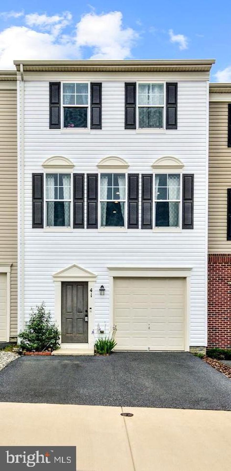 Welcome to this well-maintained and beautifully situated townhouse, conveniently located near shopping centers, dining establishments, and major commuter routes. Finished living space, this three-level townhouse with an attached garage features three bedrooms, along with two full bathrooms and two half bathrooms. You are cordially invited to the luminous main level, which features an open floor plan and an abundance of natural light. The kitchen is equipped with hardwood flooring, stainless steel appliances, granite countertops, and an island. Hardwood floors extend to the deck through an open space that can serve as a play area or a cozy family space adjacent to the kitchen. The master bedroom boasts an en-suite bathroom featuring a soaking tub, a separate shower, and two vanity areas. The walkout lower level provides a spacious recreation area and a half bathroom. Enjoy outdoor leisure on the deck or in the backyard. Community amenities include a swimming pool and more. Do not miss this opportunity!